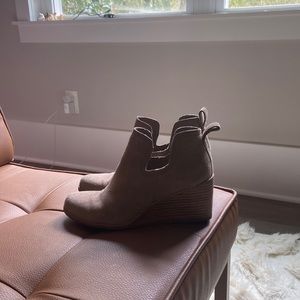 TOMS WEDGE BOOTS